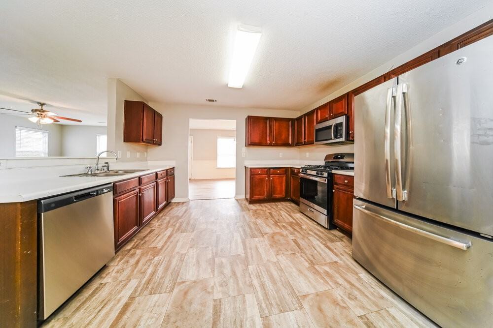 5016 Serenity Point Ln - Photo 6 of 17