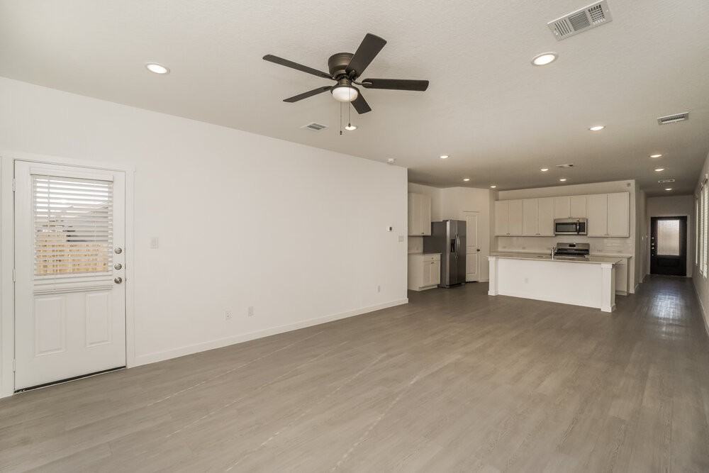 15526 Crescent Hill Dr - Photo 6 of 17