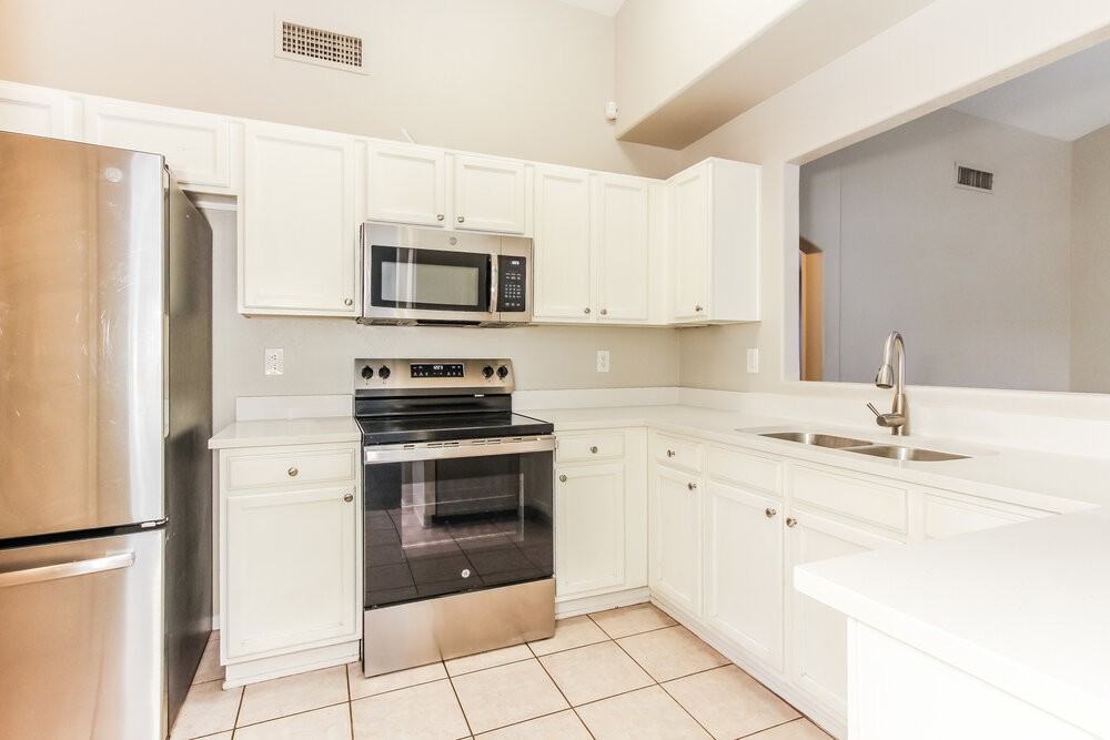 13381 W Ocotillo Ln - Photo 7 of 16