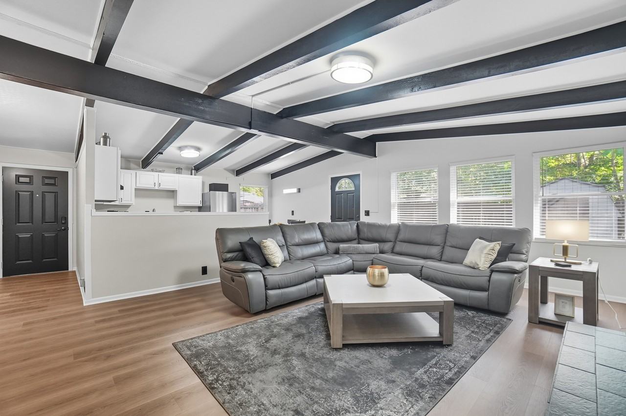 2313 Airport Dr - Photo 4 of 23