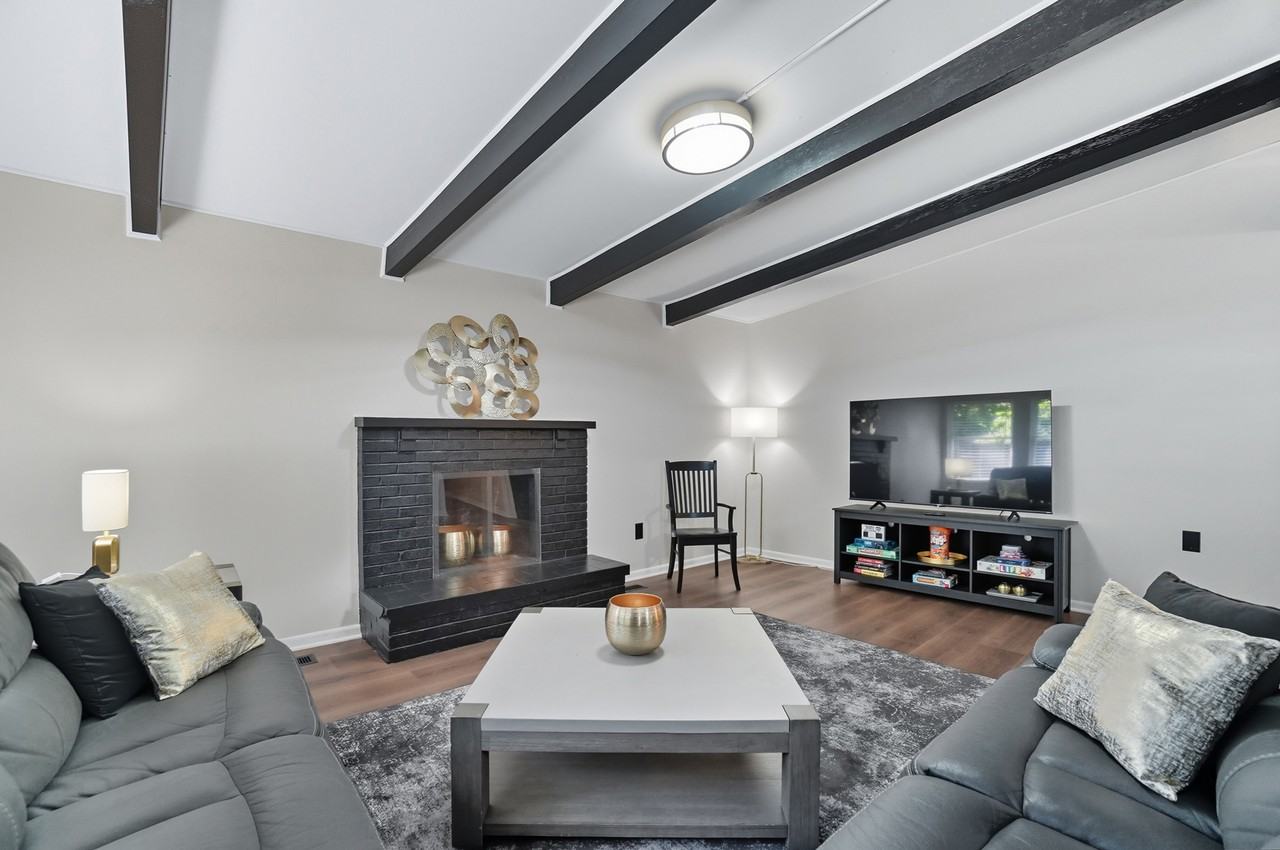 2313 Airport Dr - Photo 5 of 23