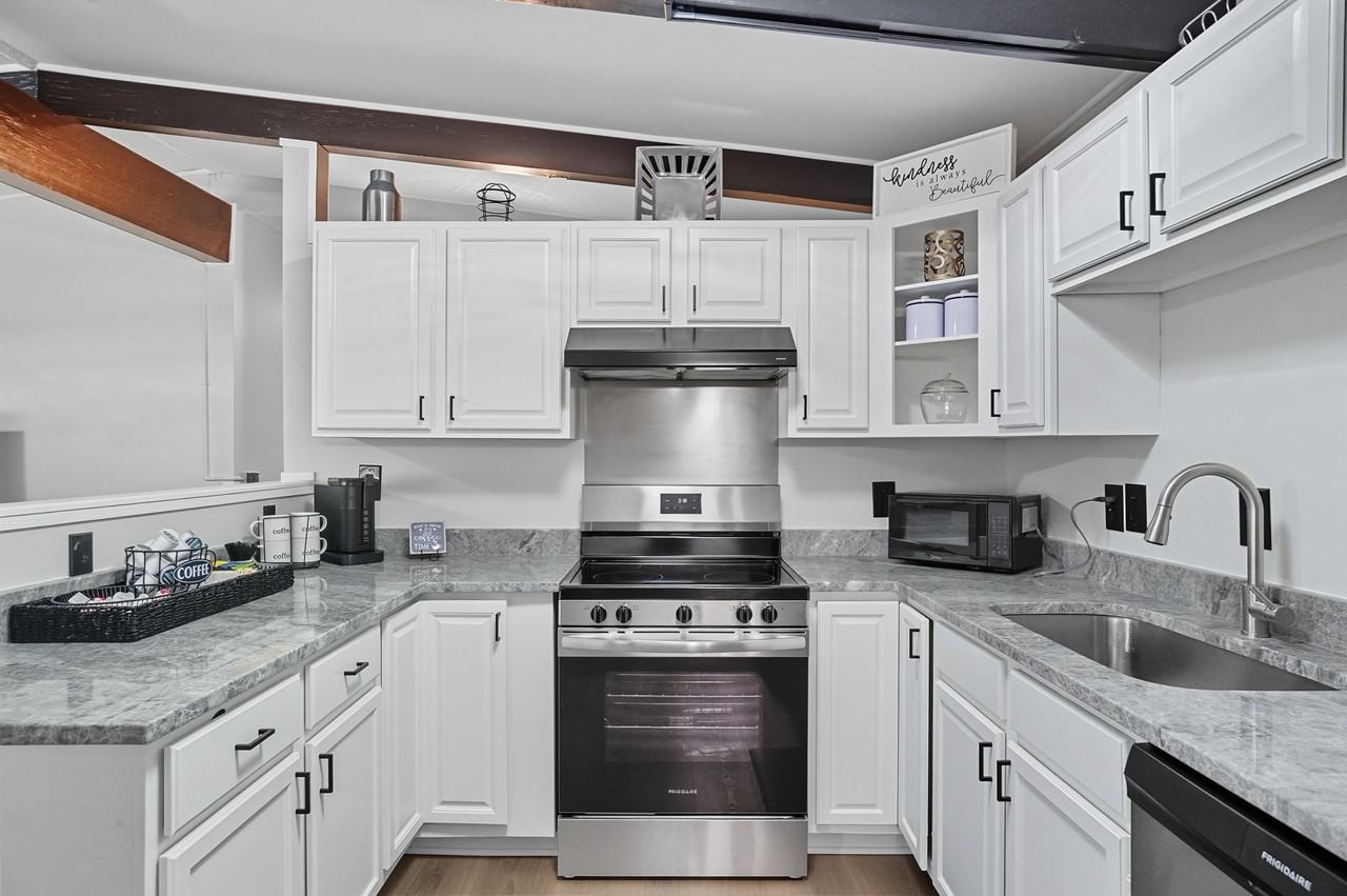 2313 Airport Dr - Photo 7 of 23