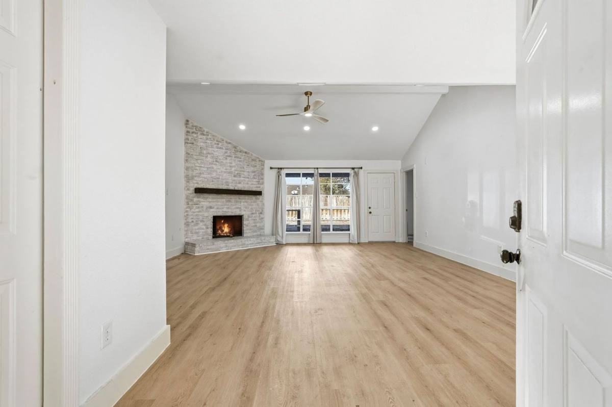 11011 Almond Grv - Photo 3 of 10