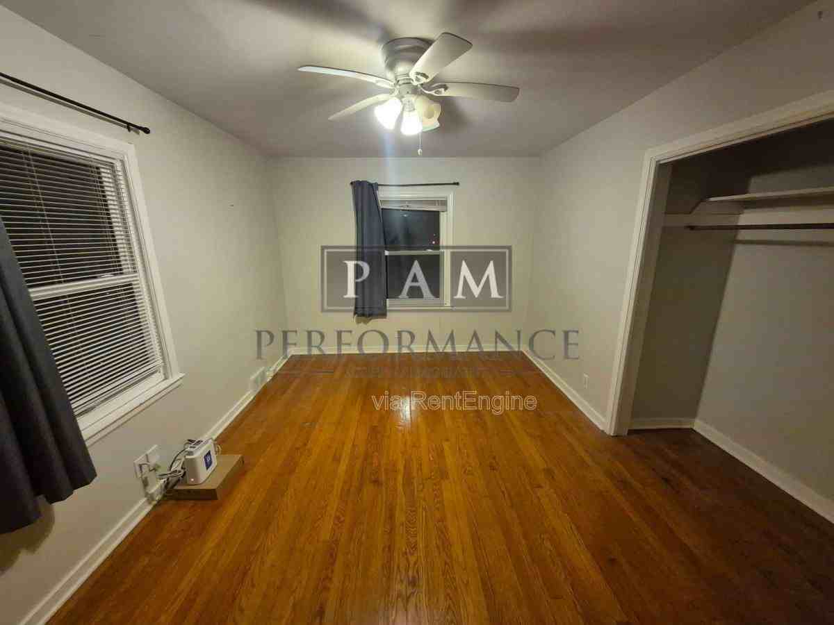 1123 W Kendall Ave #1 - Photo 3 of 10