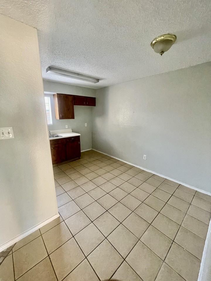 909 Nw Summercrest Blvd Apt A #1 - Photo 2 of 20