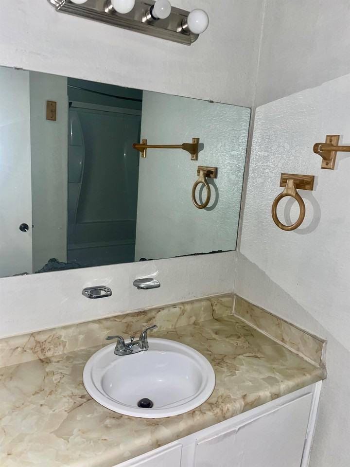 909 Nw Summercrest Blvd Apt A #1 - Photo 6 of 20