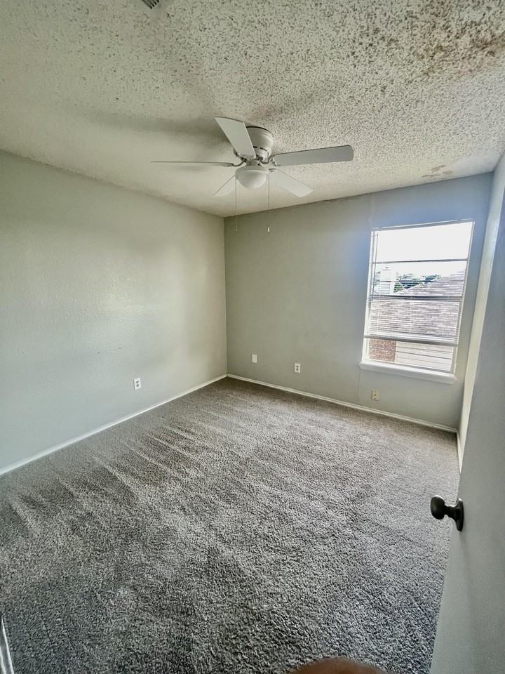 909 Nw Summercrest Blvd Apt A #1 - Photo 3 of 20