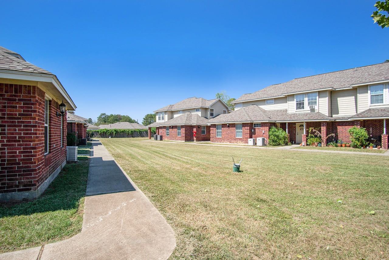 1257 Lovett St #1257 - Photo 5 of 30