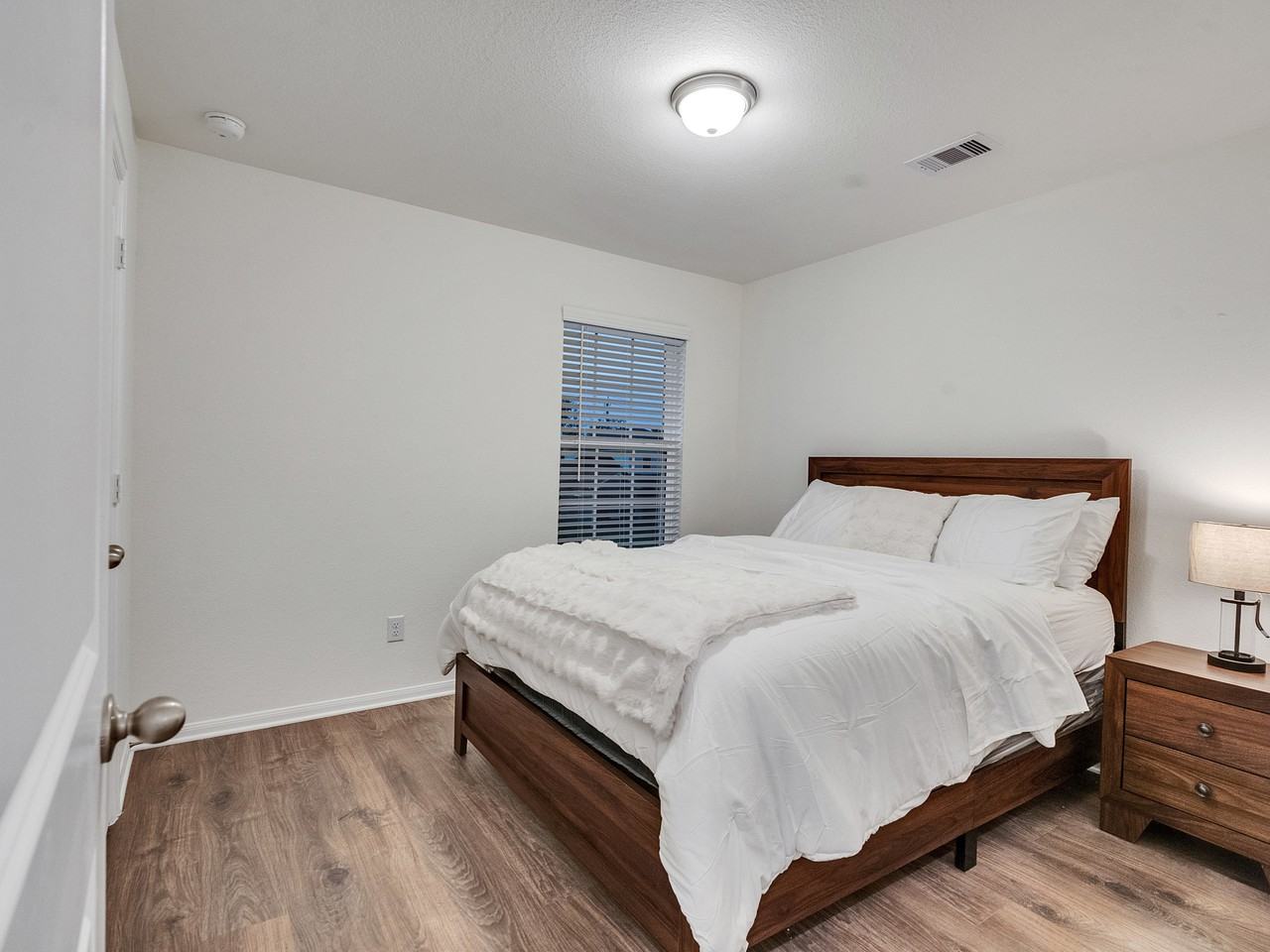 403 Magnolia Ln - Photo 2 of 37