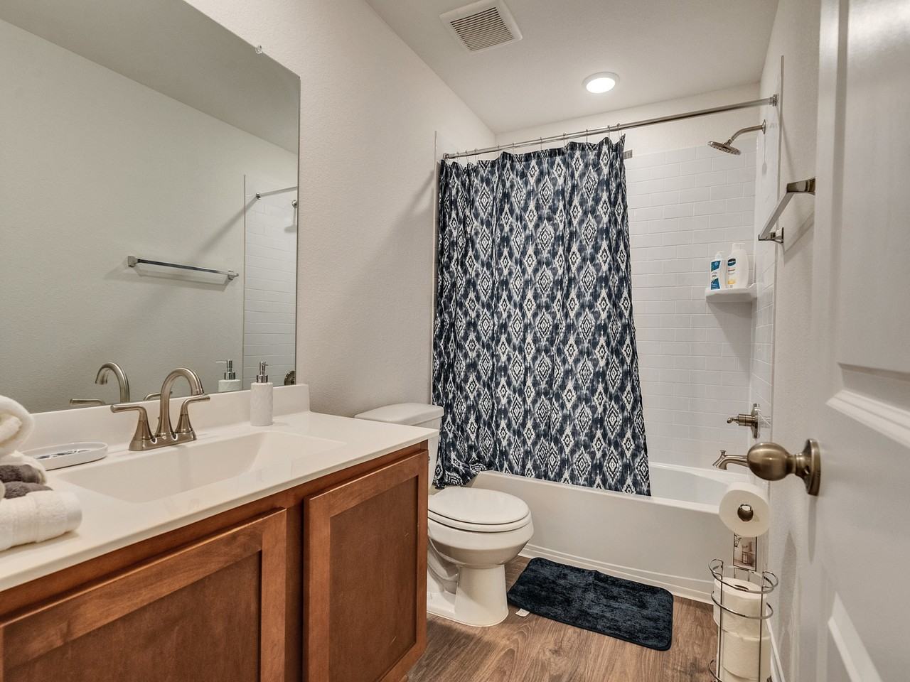403 Magnolia Ln - Photo 3 of 37