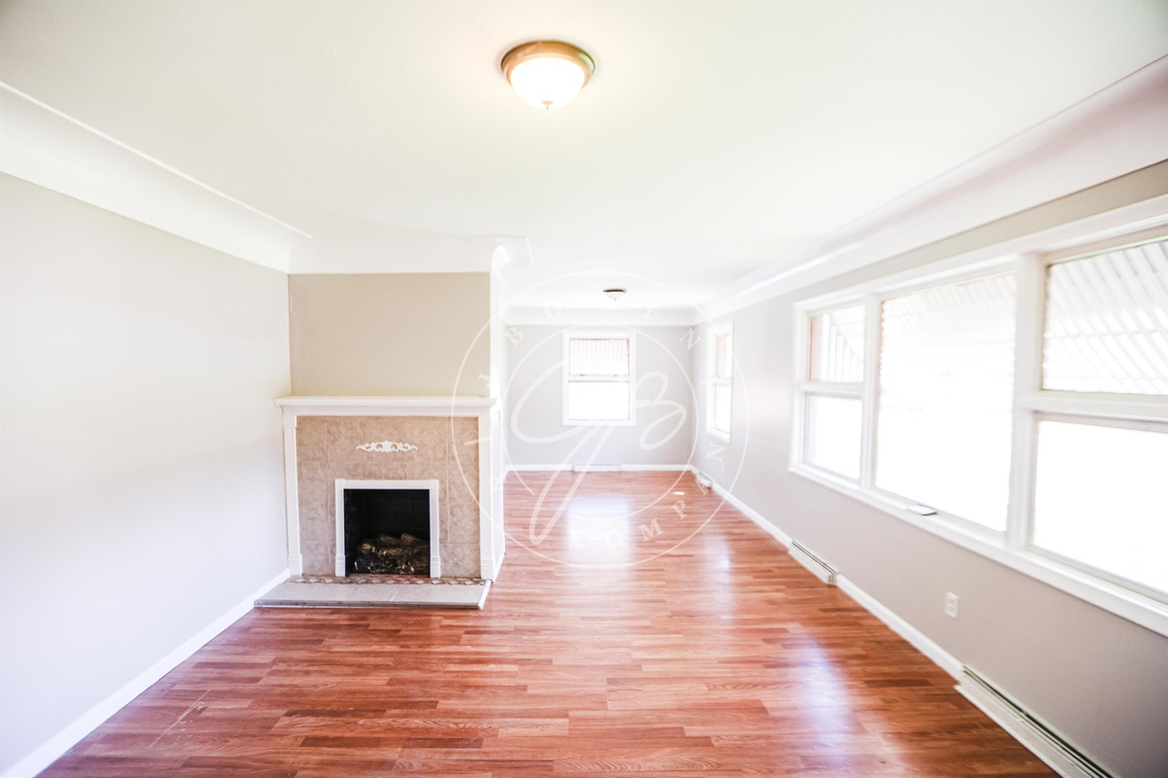 735 Russell St - Photo 2 of 20