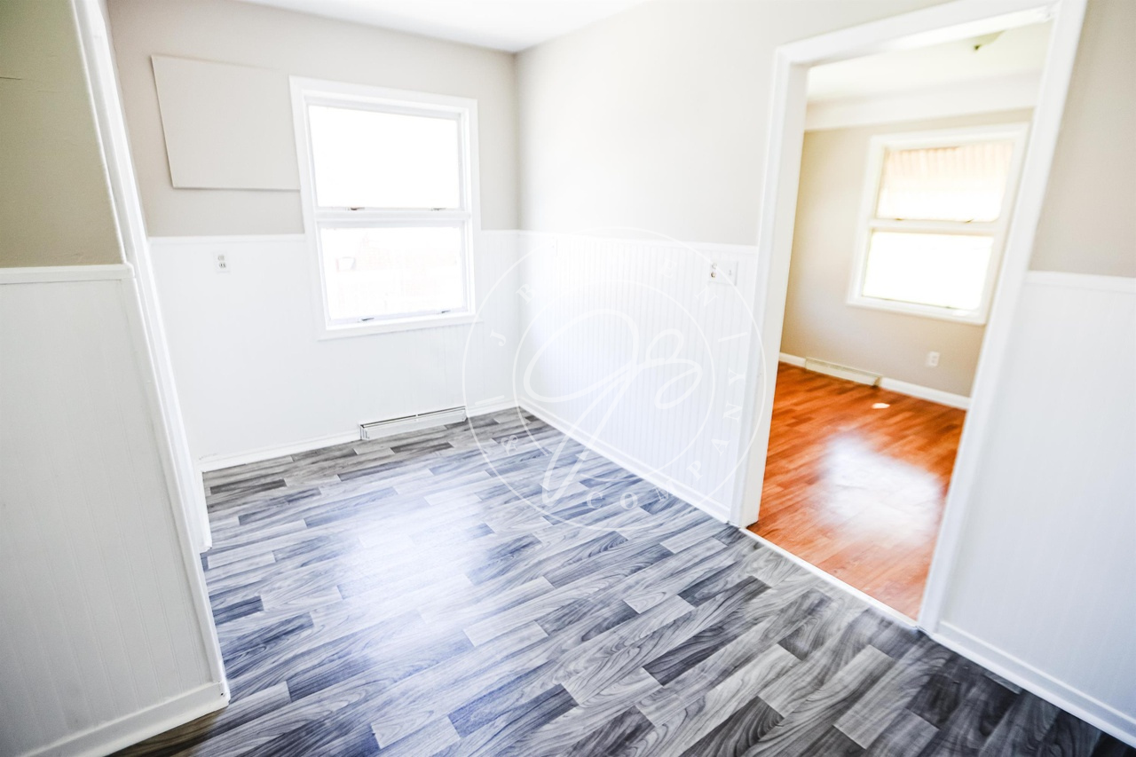 735 Russell St - Photo 6 of 20