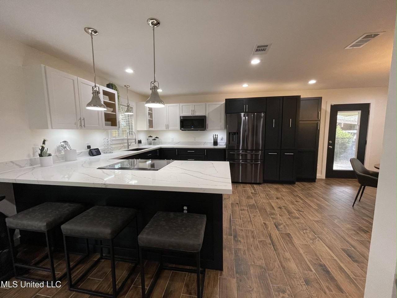 2321 Arbor Dr - Photo 4 of 20