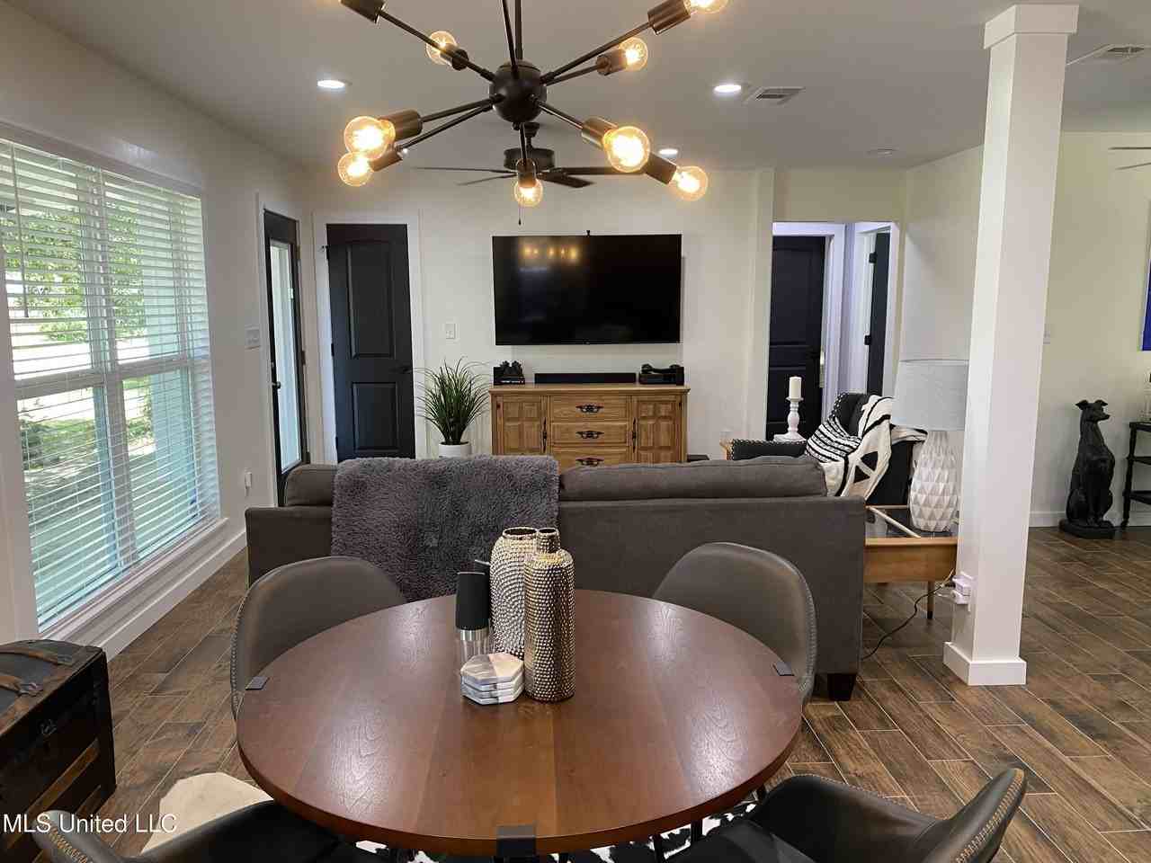 2321 Arbor Dr - Photo 6 of 20