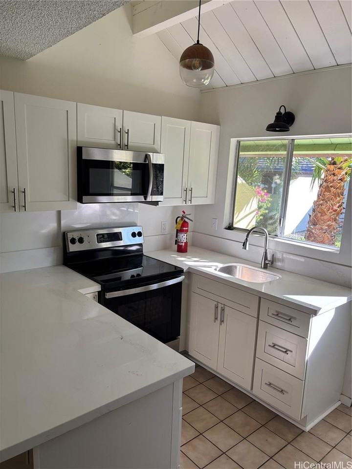 521 Pepeʻekeo Street #3 - Photo 3 of 22