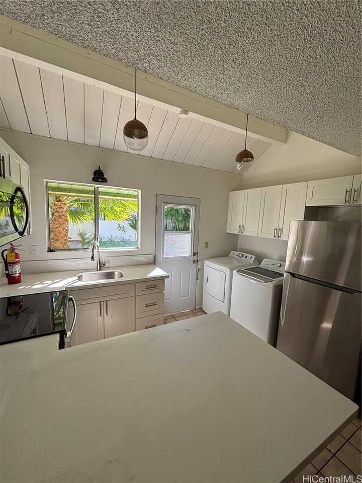 521 Pepeʻekeo Street #3 - Photo 4 of 22