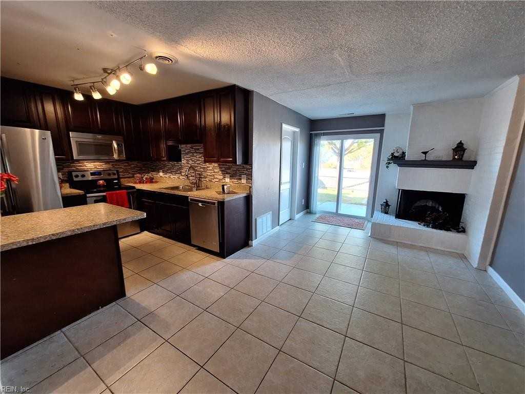 1312 Sierra Dr #1 - Photo 7 of 20