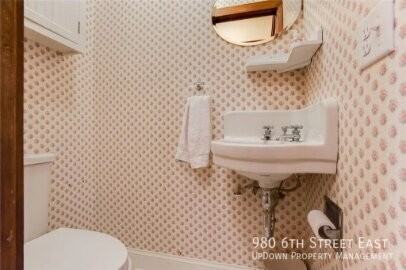 980 6th St E - Photo 3 of 29