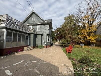 980 6th St E - Photo 6 of 29