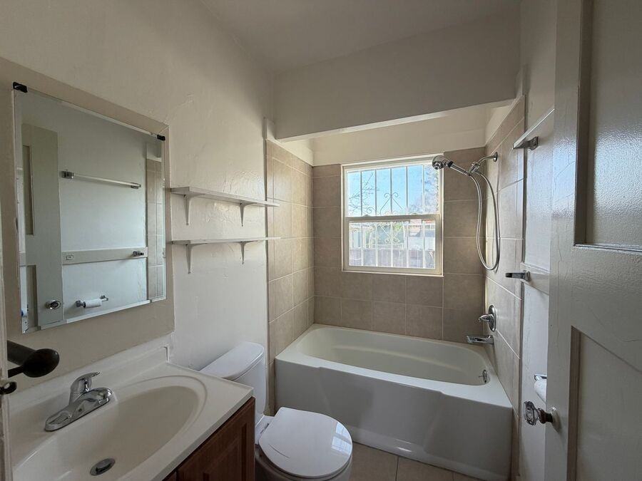 2624 Sacramento St - Photo 5 of 19