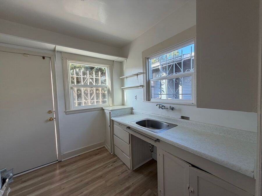 2624 Sacramento St - Photo 6 of 19