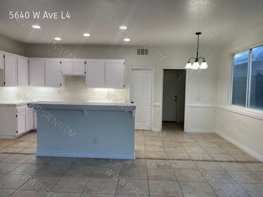 5640 West Avenue L 4 - Photo 7 of 39