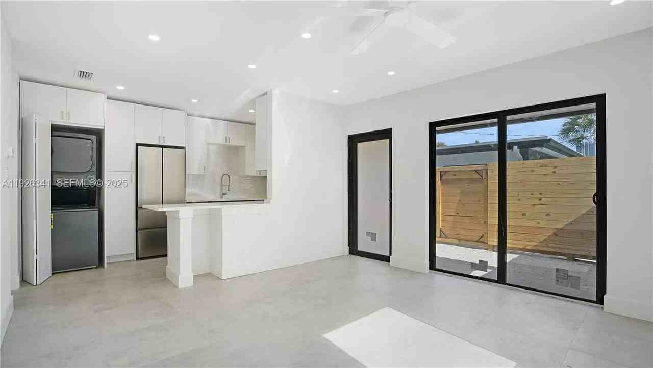 1119 W Las Olas Blvd #1119-1 - Photo 3 of 42