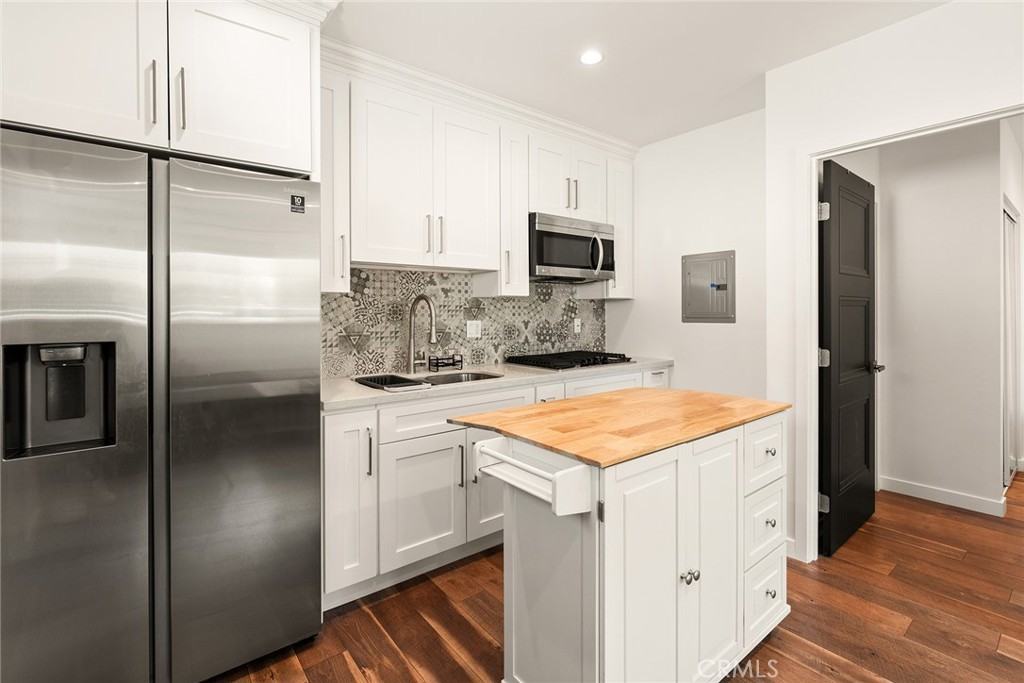 6624 Dannyboyar Avenue #6624 - Photo 2 of 10