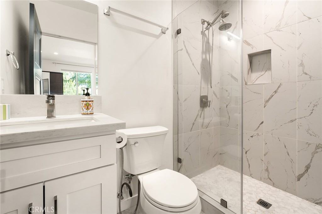 6624 Dannyboyar Avenue #6624 - Photo 5 of 10