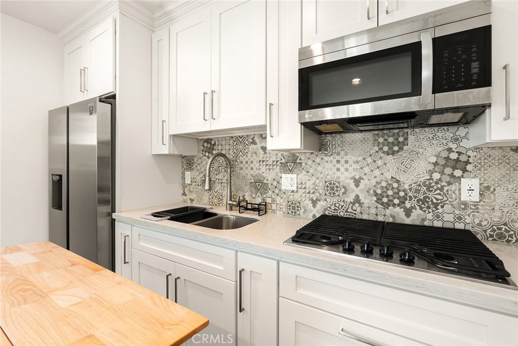 6624 Dannyboyar Avenue #6624 - Photo 7 of 10