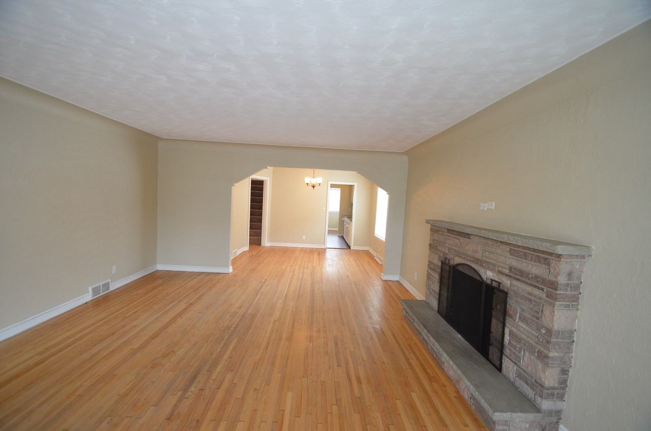 1040 E Geranium Ave - Photo 3 of 16