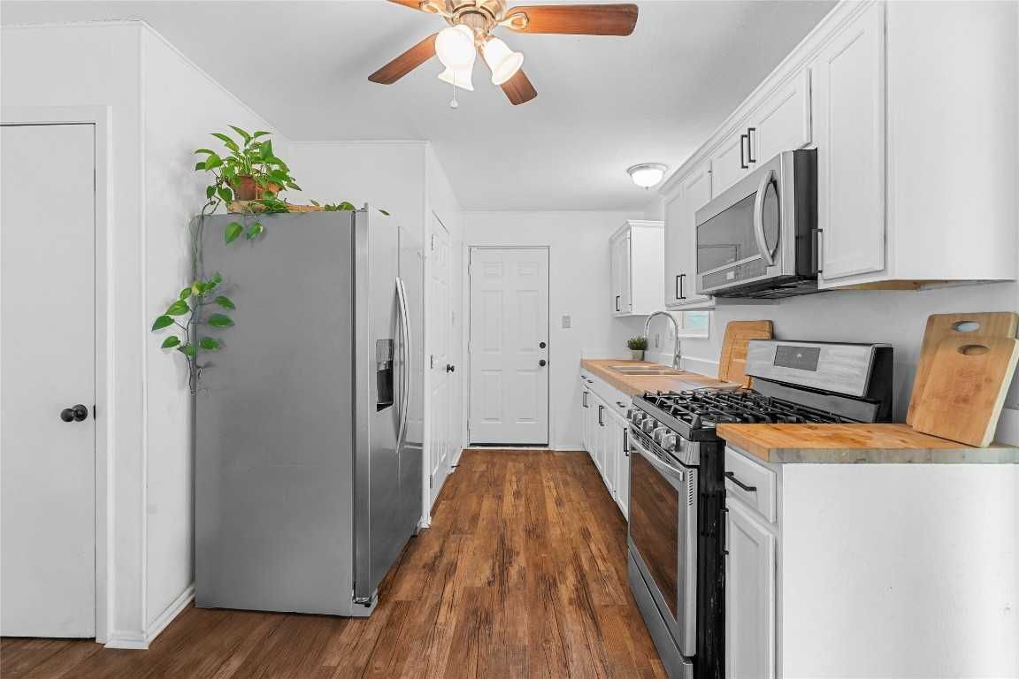 617 Johnson Street #617 - Photo 3 of 24