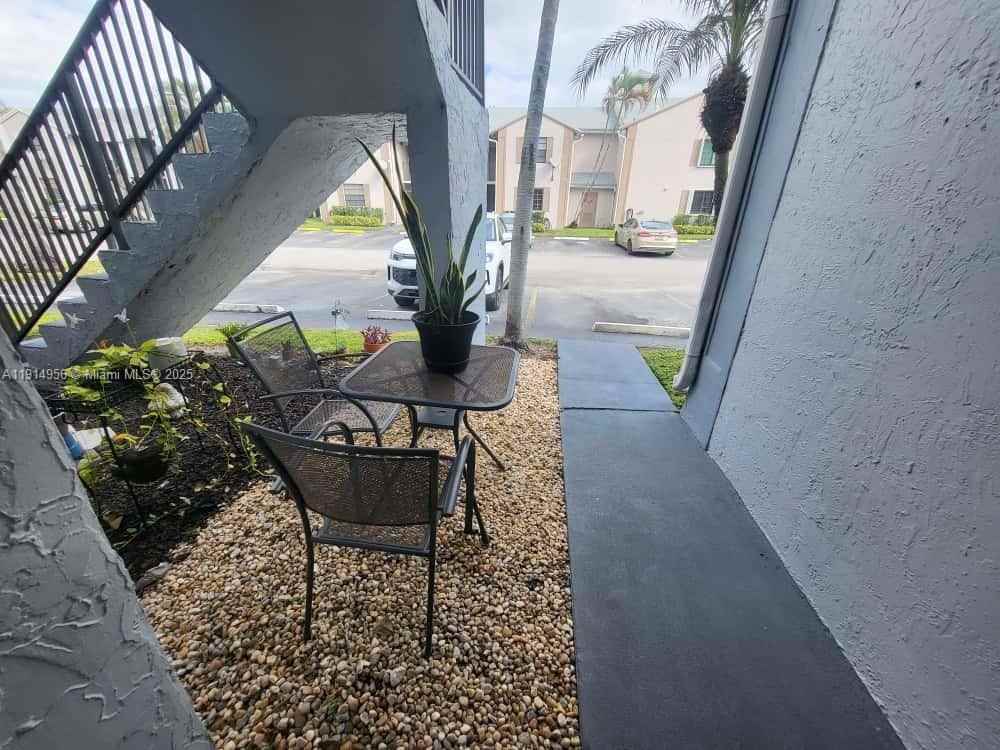 960 N Franklin Ave #960960J - Photo 3 of 21