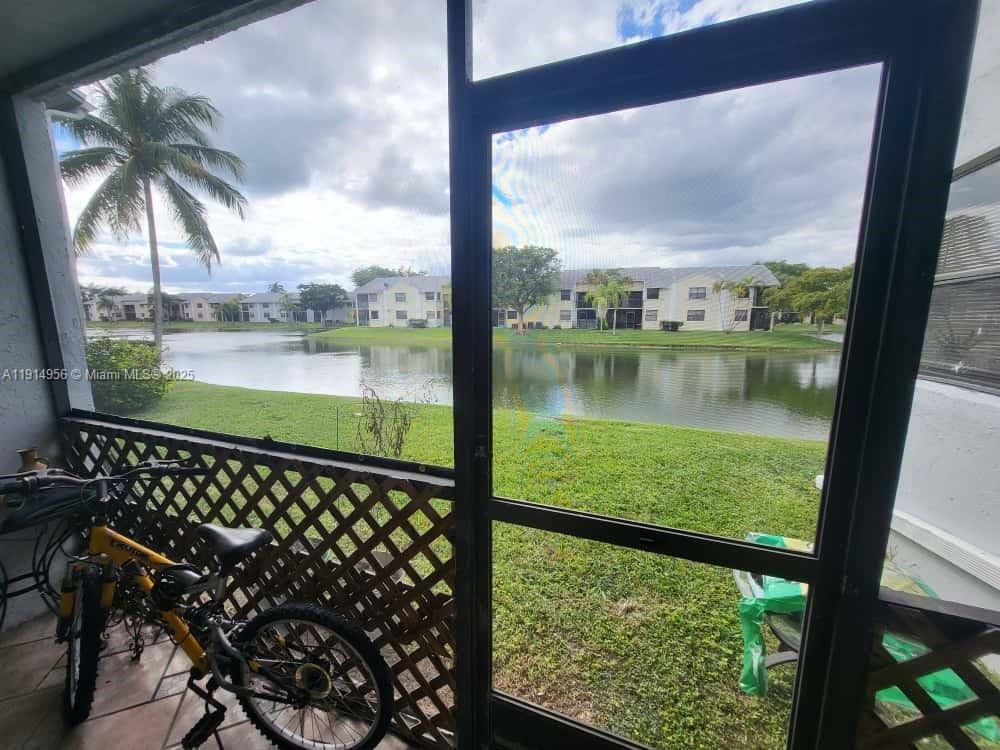 960 N Franklin Ave #960960J - Photo 5 of 21