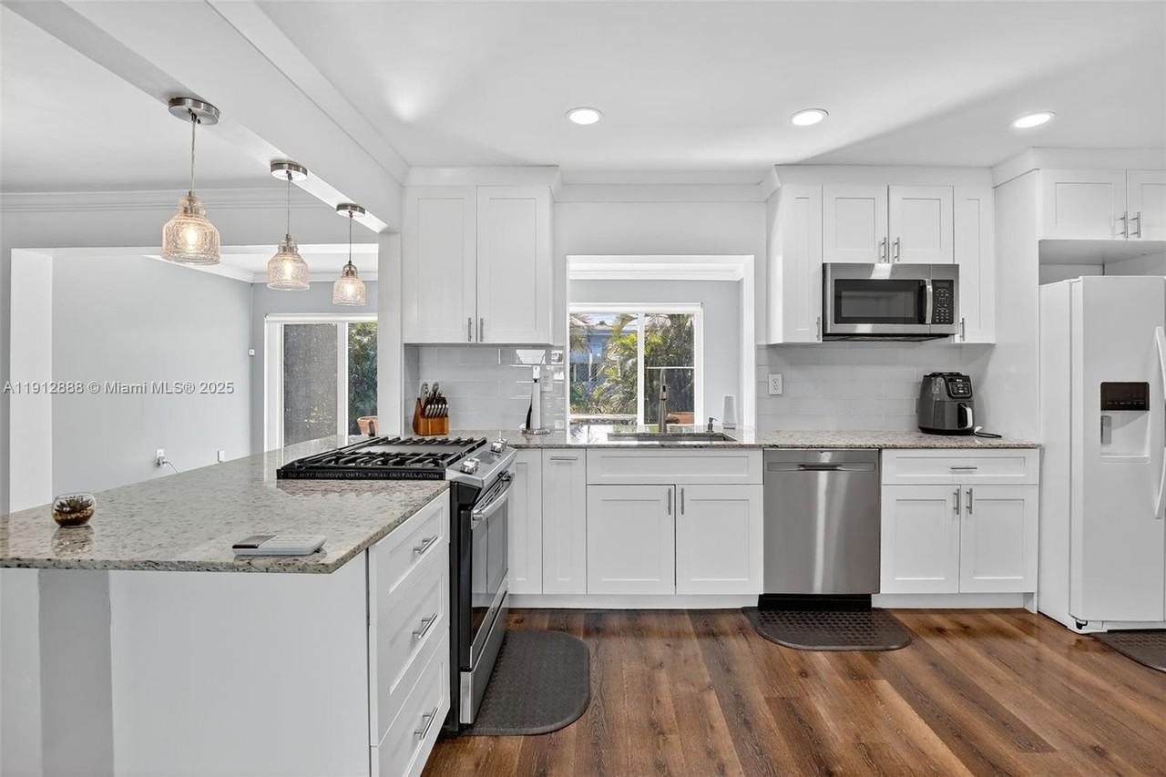 7920 Alhambra Boulevard #7920 - Photo 3 of 38