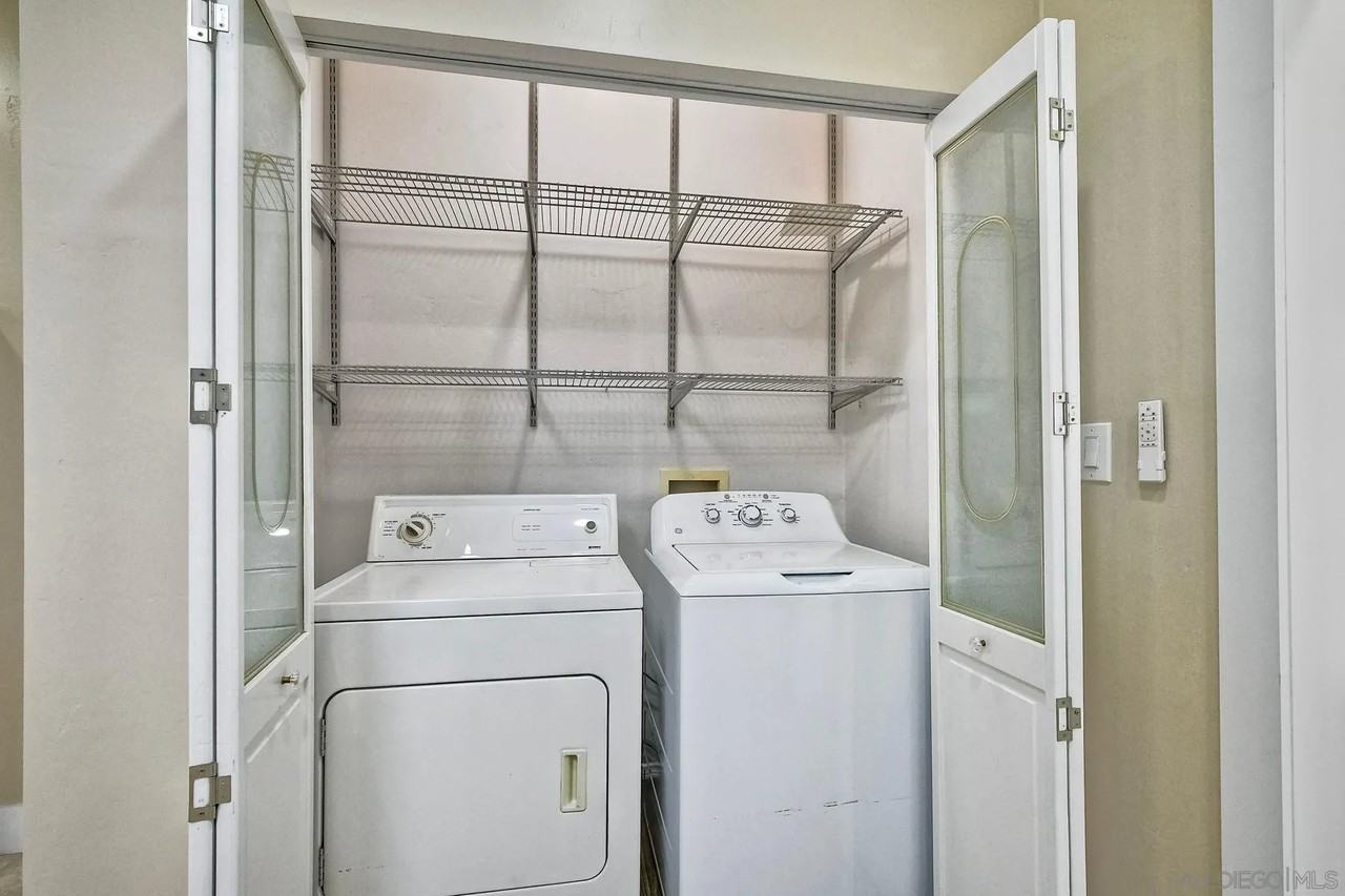 602 S Grape St #602A - Photo 6 of 30