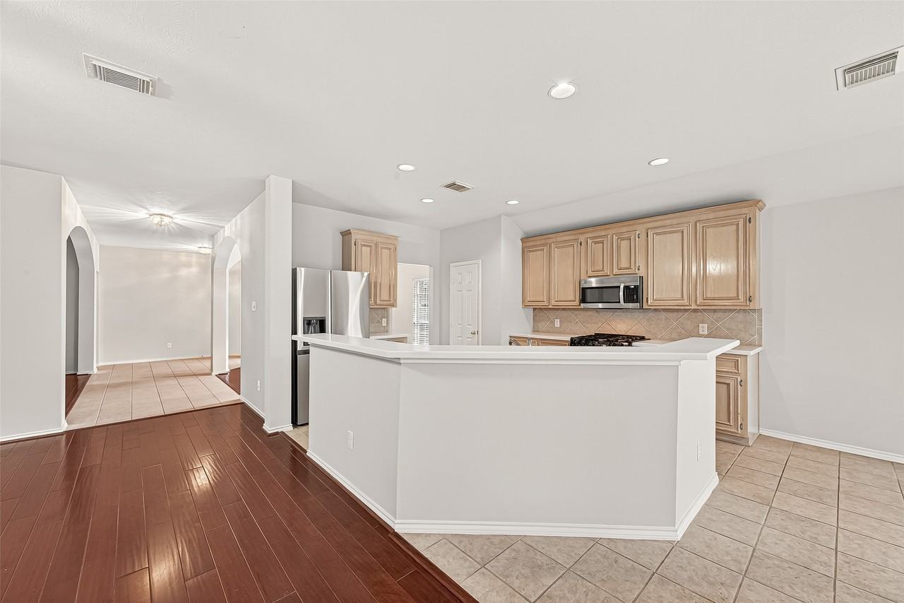 26414 Suffield Glen Lane #26414 - Photo 3 of 50