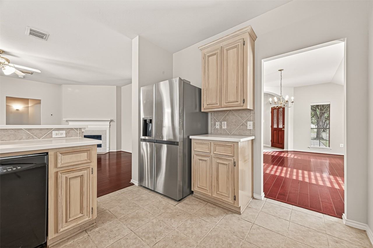 26414 Suffield Glen Lane #26414 - Photo 4 of 50