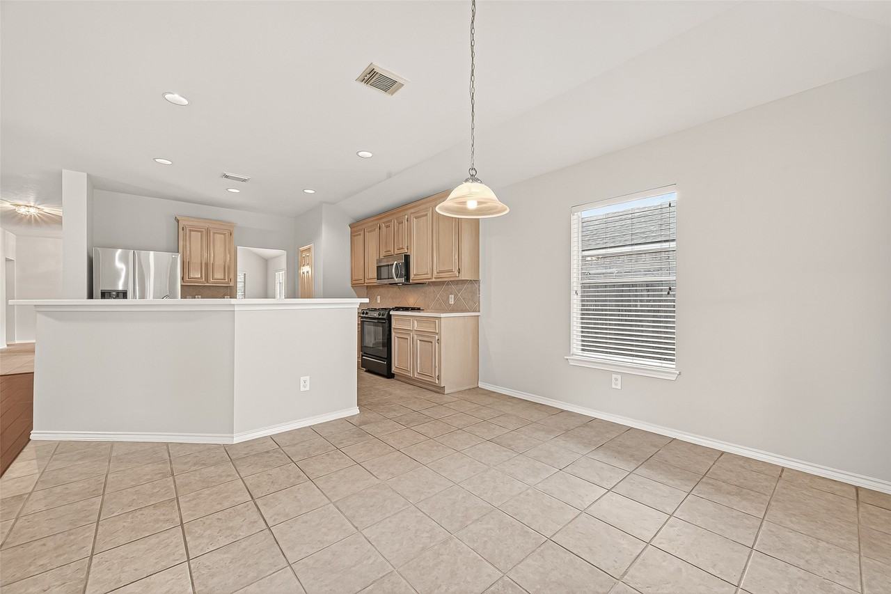 26414 Suffield Glen Lane #26414 - Photo 5 of 50