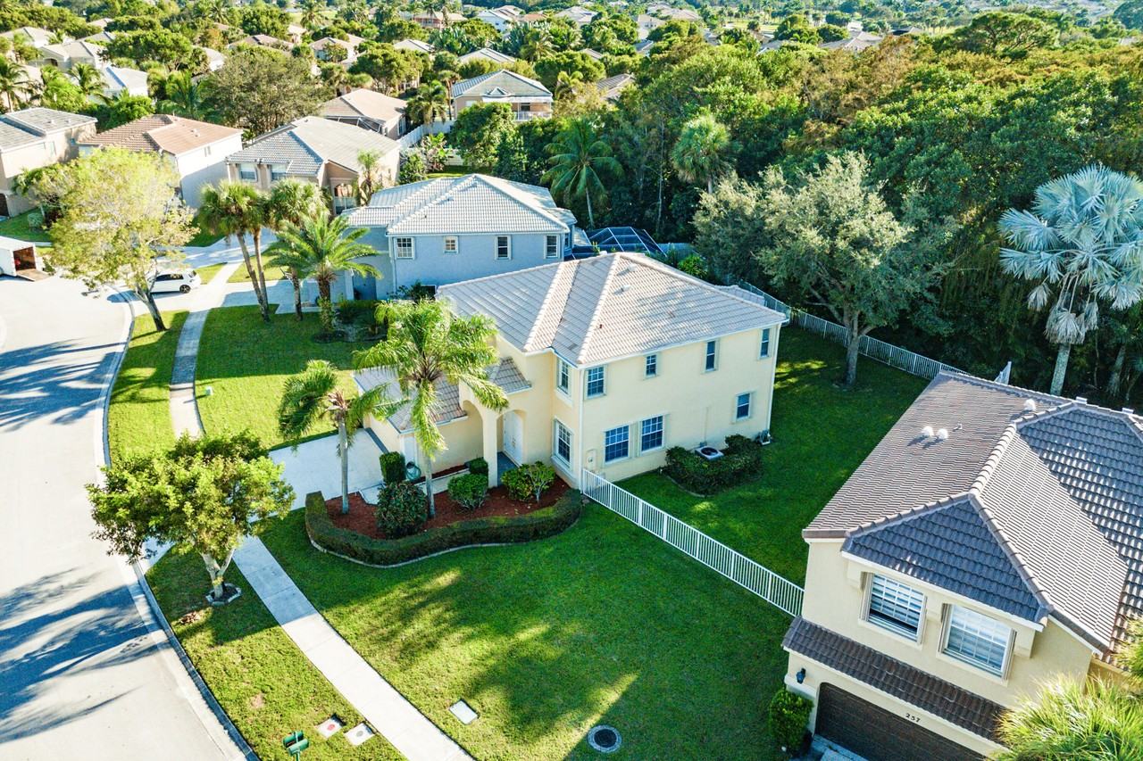 255 Saratoga Boulevard East #255 - Photo 3 of 25