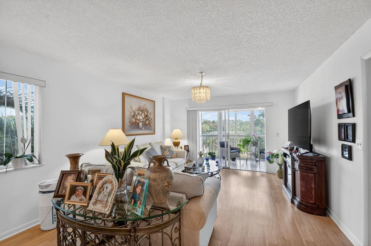 3146 Via Poinciana #3146-301 - Photo 7 of 23