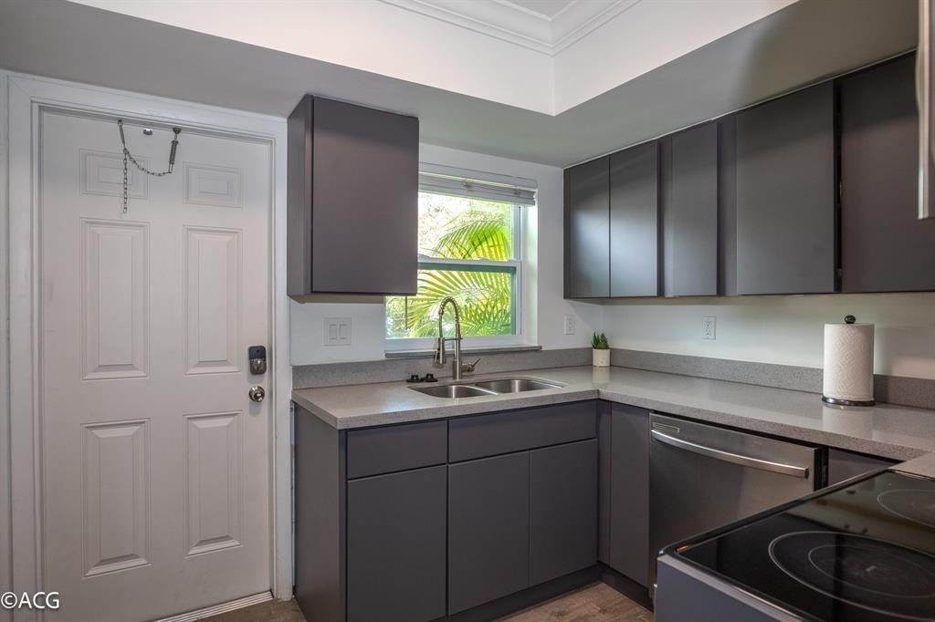 19 Northeast 16th Street #19 - Photo 4 of 13