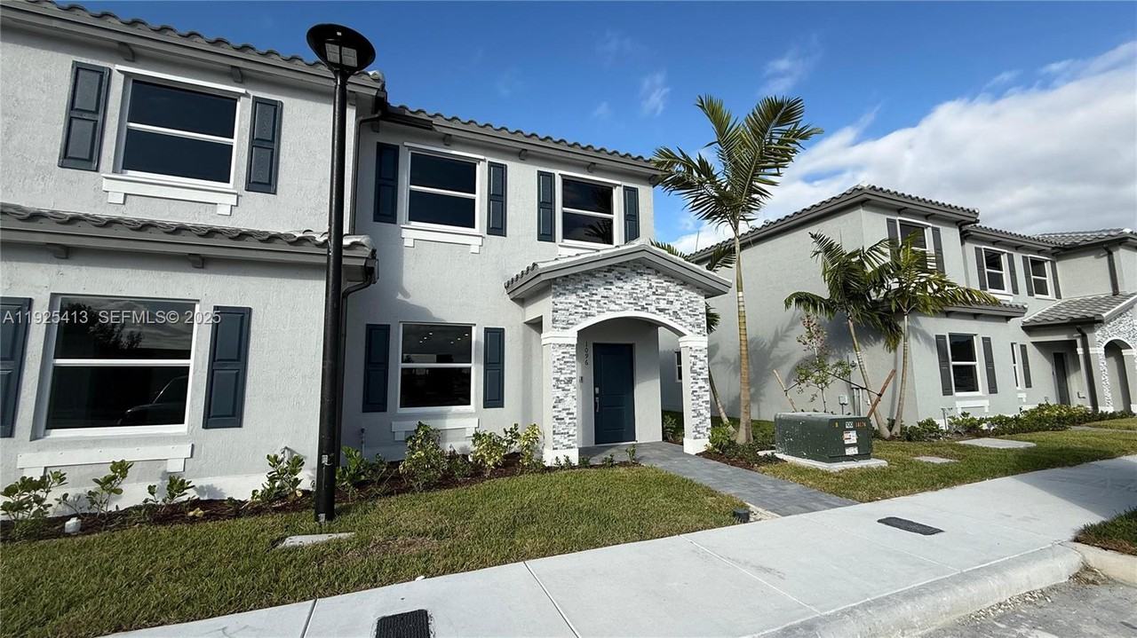 1096 Southeast 2nd Drive