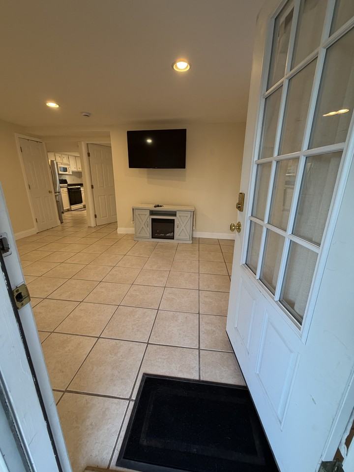 83 Old Bridge St #A - Photo 4 of 23