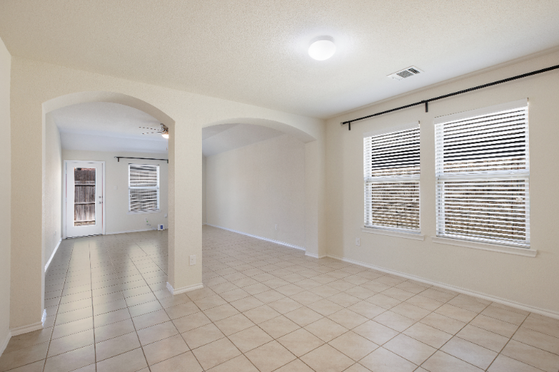 910 Amber Street - Photo 6 of 15