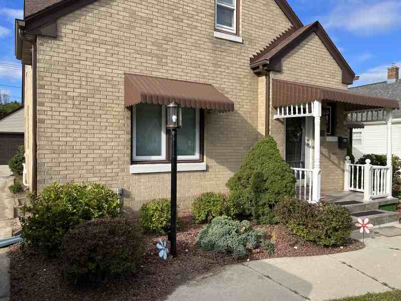 1714 Waldo Boulevard - Photo 2 of 17