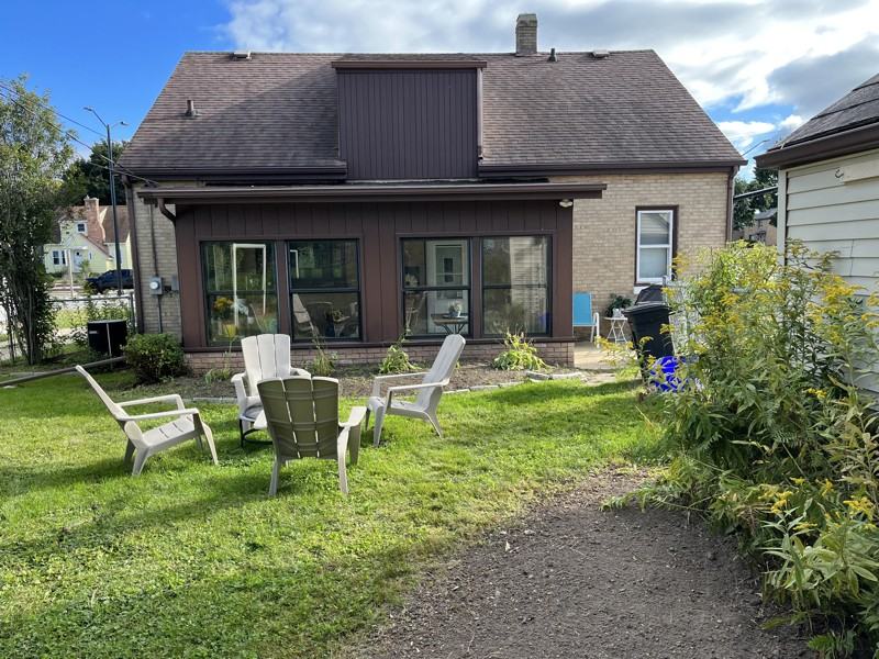 1714 Waldo Boulevard - Photo 3 of 17