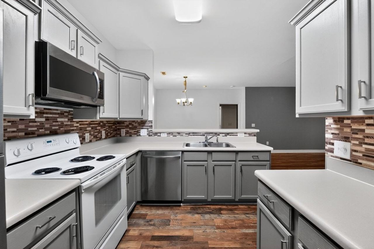 16324 Redstone Mountain Ln - Photo 3 of 31