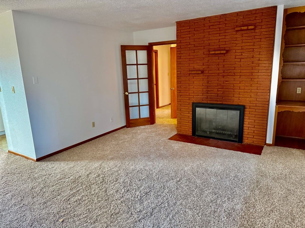 4136 Southeast Washington Street - Photo 5 of 16