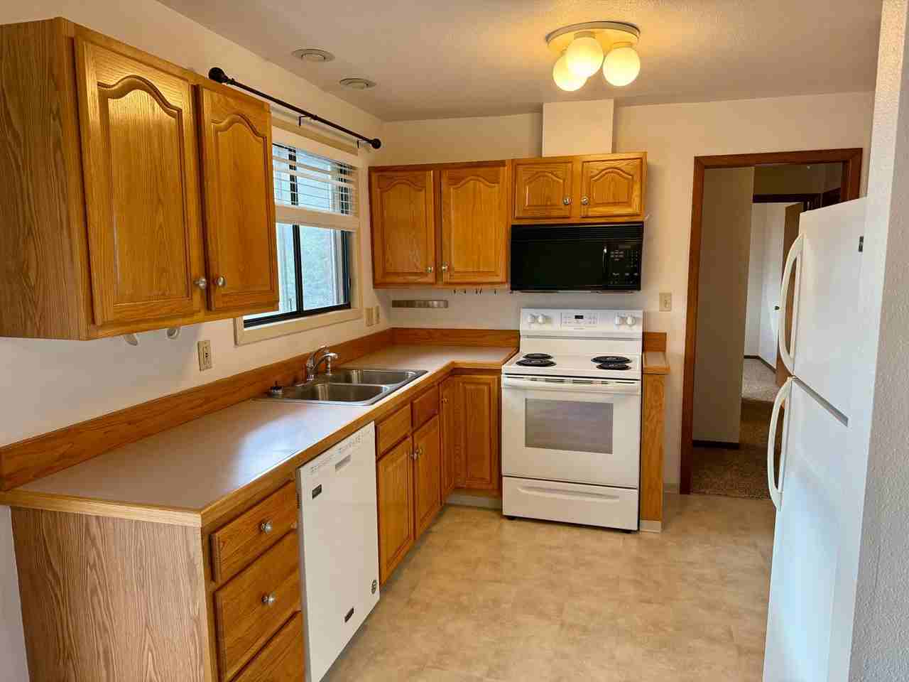 4136 Southeast Washington Street - Photo 6 of 16